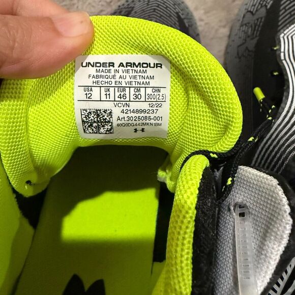 Under Armour MC Highlight Clone Men\'s Football Cleats - Black/White/Volt Size 12 main image 6